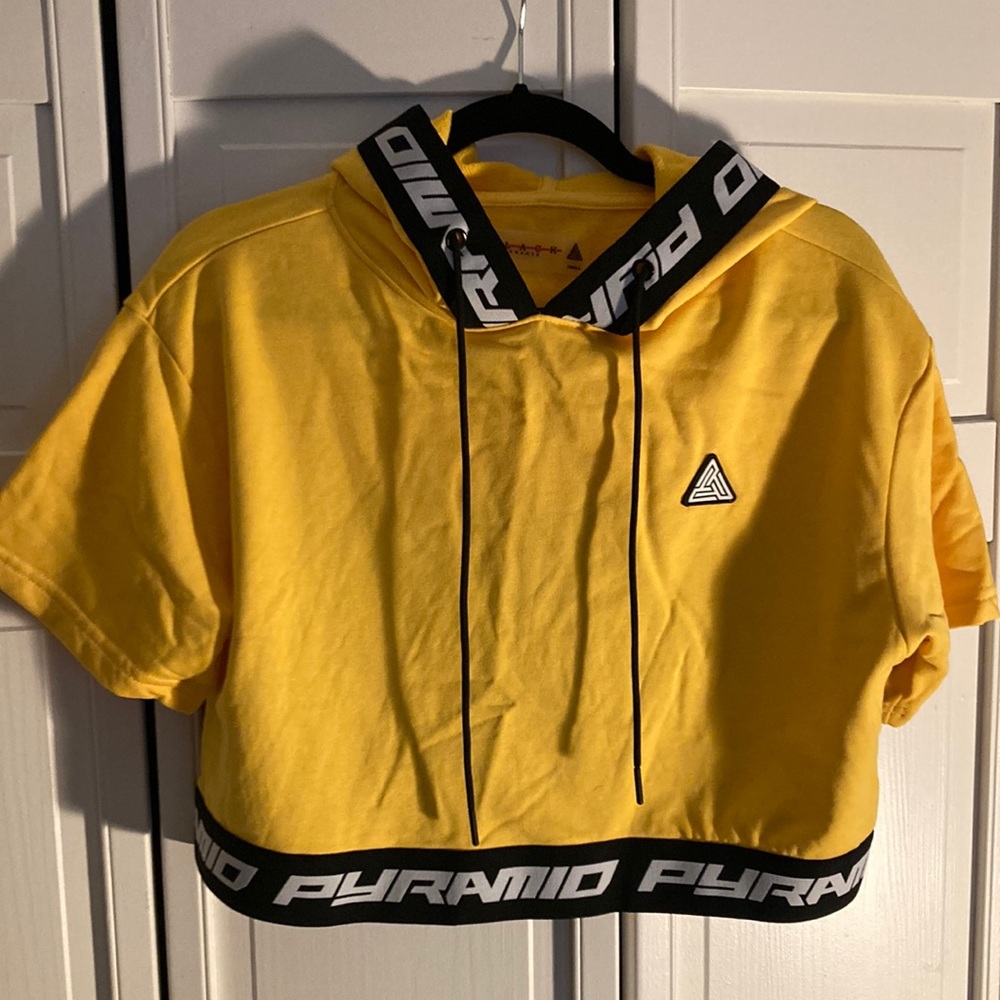 Black Pyramid Crop short sleeve hooded shirt